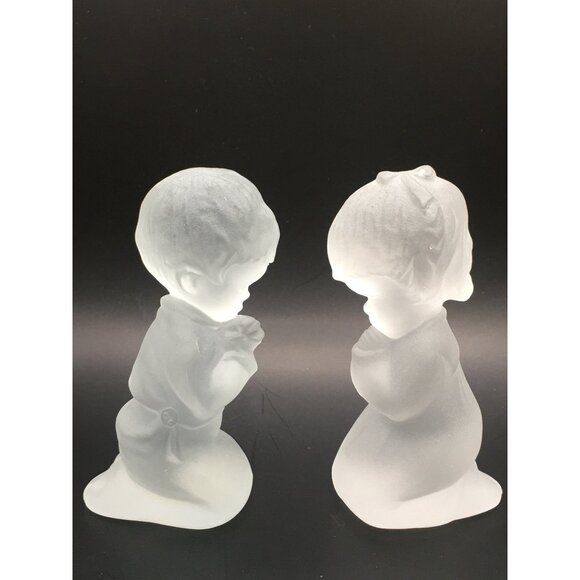 Vintage Fenton Frosted Satin Glass Praying Children Figurines 4'' Pair - Picture 3 of 16